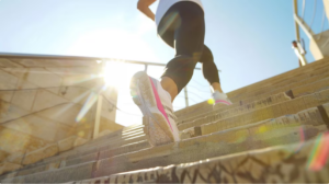 Subir escaleras: el hábito cotidiano que puede alargar tu vida