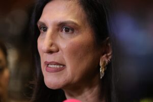 Kenia López Rabadán anticipa votación para elegir auditor superior