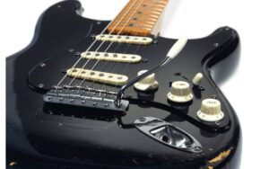 La ‘Black Strat’ de David Gilmour rompe récord: se vende por 14.55 millones de dólares