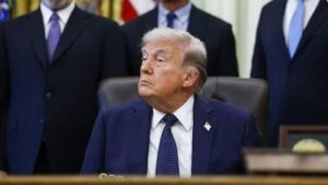 Trump insiste en bloqueo naval a Irán y tensiona aún más los precios energéticos