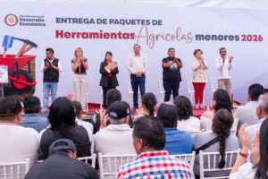 Fortalece Ricardo Moreno a productores toluqueños con entrega de 200 kits de herramientas agrícolas
