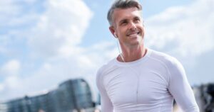Testosterona baja después de los 40: síntomas, causas y cuándo los médicos recomiendan tratamiento