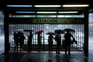 Reportan tráfico pesado y avance lento en Metro CDMX por lluvias
