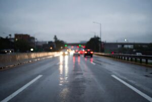 Lluvia y cierres en Línea 2 del Metro saturan vialidades de CDMX