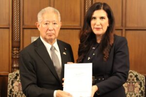 Kenia López Rabadán exporta el modelo de paridad mexicano a Japón
