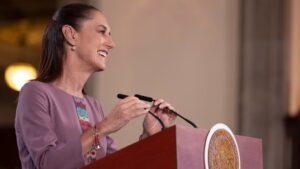 Claudia Sheinbaum conmemora cumpleaños 64 bajo restricciones logísticas en el Zócalo
