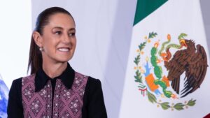 Sheinbaum prohíbe actos partidistas en horario laboral y regula sucesión familiar