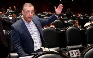 Zenteno responde al PAN por críticas al sistema de salud