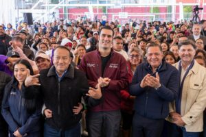 Cumple Ricardo Moreno a la Nueva Oxtotitlán y entrega cancha de futbol