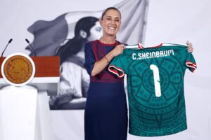 Claudia Sheinbaum defiende aprobación presidencial ante movilizaciones por el Mundial