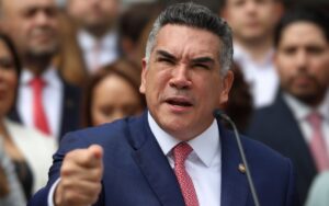 PRI enfrenta impacto político por estatus migratorio de gobernador Esteban Villegas