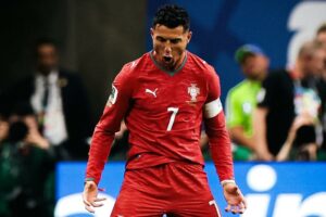 Portugal golea cinco por cero a Uzbekistán con doblete de Ronaldo