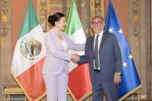 Kenia López Rabadán analiza el liderazgo femenino y la democracia en Roma