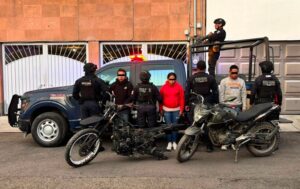 Desmantela Policía de Toluca presunto punto de narcomenudeo y asegura motos robadas