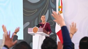 Sheinbaum revela contrabando de combustible en trenes desde Estados Unidos