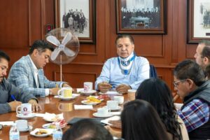 Mantiene Ricardo Moreno el paso y da seguimiento a obras