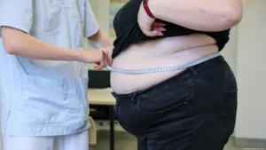 Uno de cada 10 casos de cáncer podría estar relacionado con el sobrepeso, revela estudio
