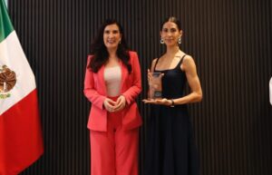 Kenia López Rabadán destaca a Elisa Carrillo como referente cultural