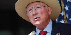 Ken Salazar: “No tengo pruebas” de nexos del Gobierno de México con el narco