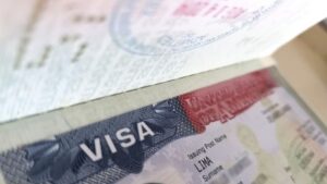 Estados Unidos endurece visado y evalúa sanciones a funcionarios de México