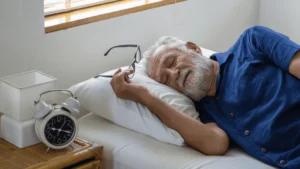 Lo que haces después de cenar puede cambiar tu glucosa: cuatro hábitos que ayudan a controlarla