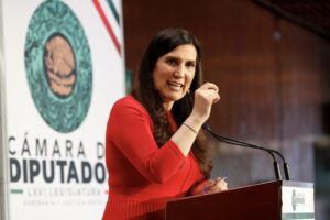 Kenia López impulsa participación ciudadana en consulta sobre audiencias y protección de la niñez