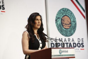 Kenia López impulsa participación ciudadana en consulta sobre audiencias y protección de la niñez
