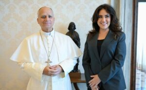 León XIV recibe a la especialista mexicana María Montserrat Alvarado