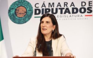 Kenia López señala los riesgos de limitar la libertad de prensa en México