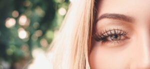 Extensiones de pestañas: el efecto inesperado que podrían tener en la salud de los ojos