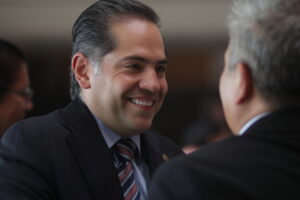 Bolaños-Cacho presenta a su equipo y promete atención permanente a los medios