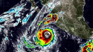 Huracán Polo vuelve a categoría 5 y mantiene alerta en el Pacífico