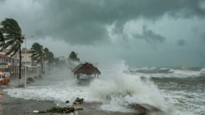 Huracán Trudy pierde fuerza, pero mantiene alerta por lluvias