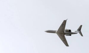 Buscan avión con seis personas frente a Massachusetts
