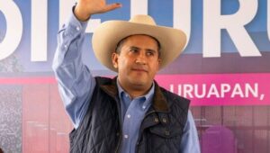 Uruapan conmemora un año del asesinato de Carlos Manzo con marcha