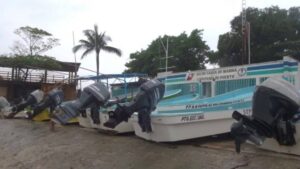 Cierran puertos de Oaxaca y Michoacán por el huracán Trudy